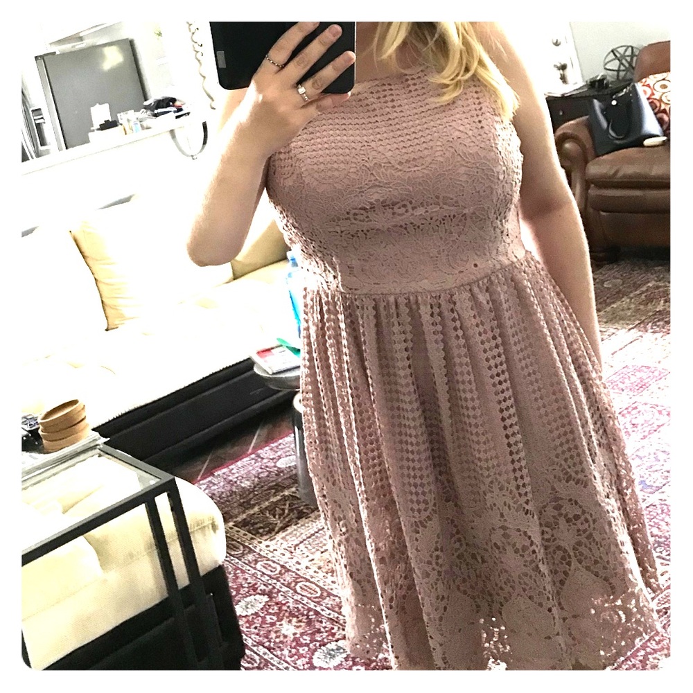REDUCED ⬇️ Rose lace dress 👗